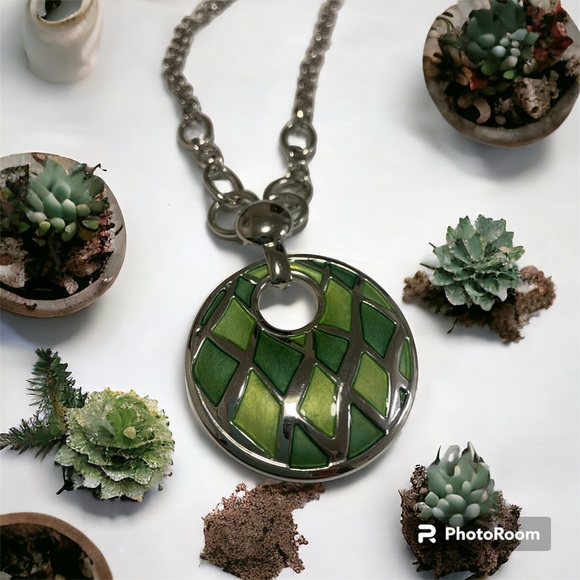 Signed Lia Sophia Silver tone Green and Silver Pendant 10” Chocker Necklace - Picture 3 of 4